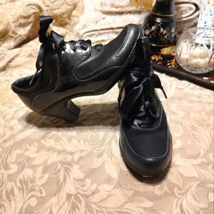 🐦‍⬛ Amazing Clarks Black Genuine Leather Brogue Spectator Booties Heels - 7.5M